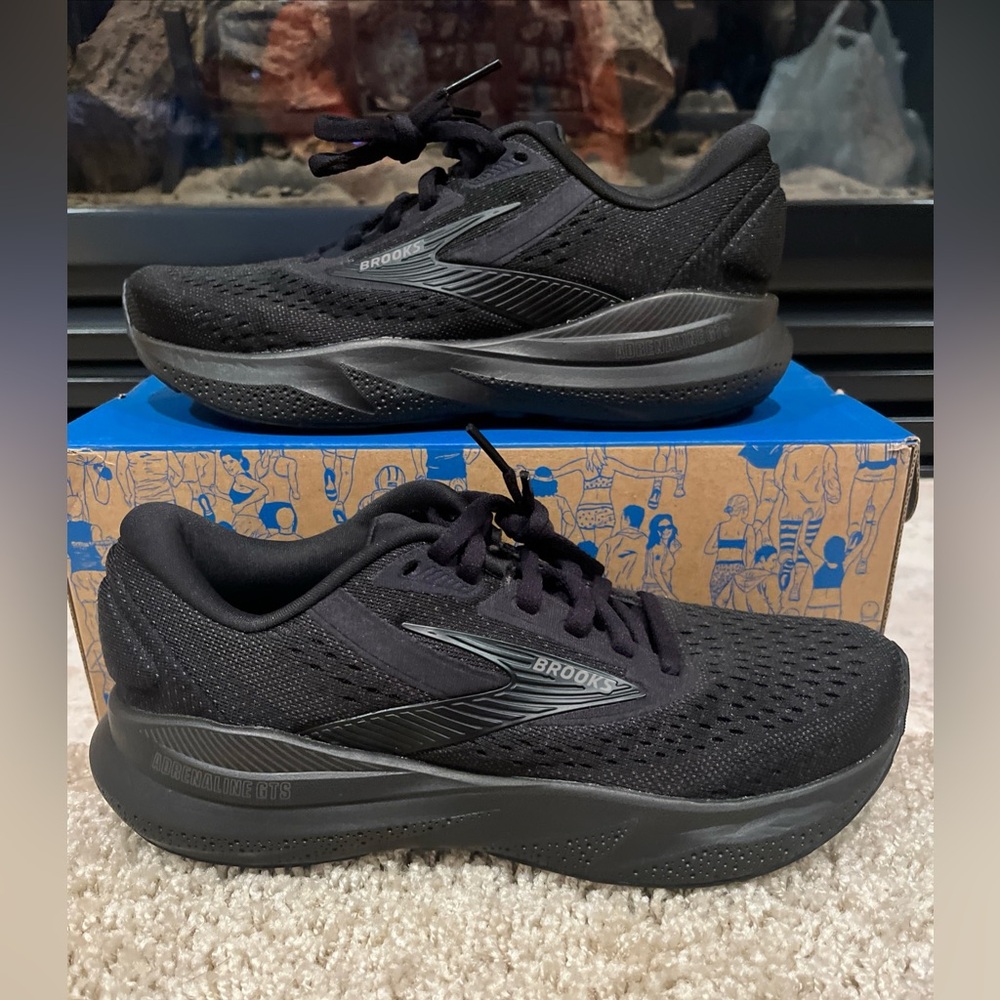 Brooks Adrenaline GTS 24 Brand New Women’s Code 1204261D020 Wide D / NO BOX
